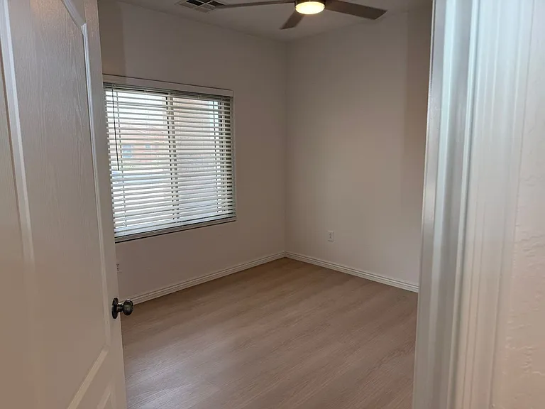 1682 E Fontana Dr — Photo 17