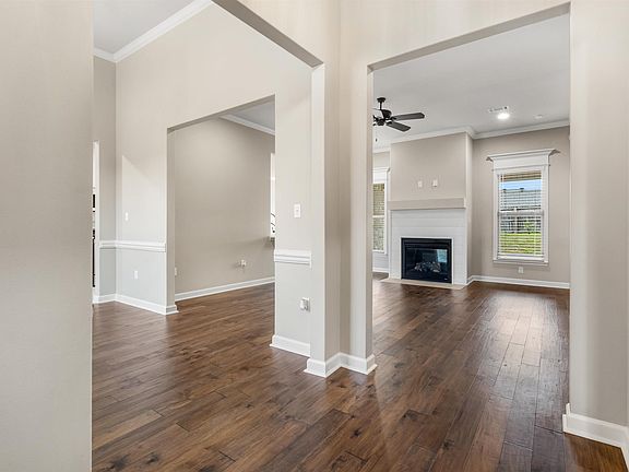 4th image of 102 Sanibel Cir