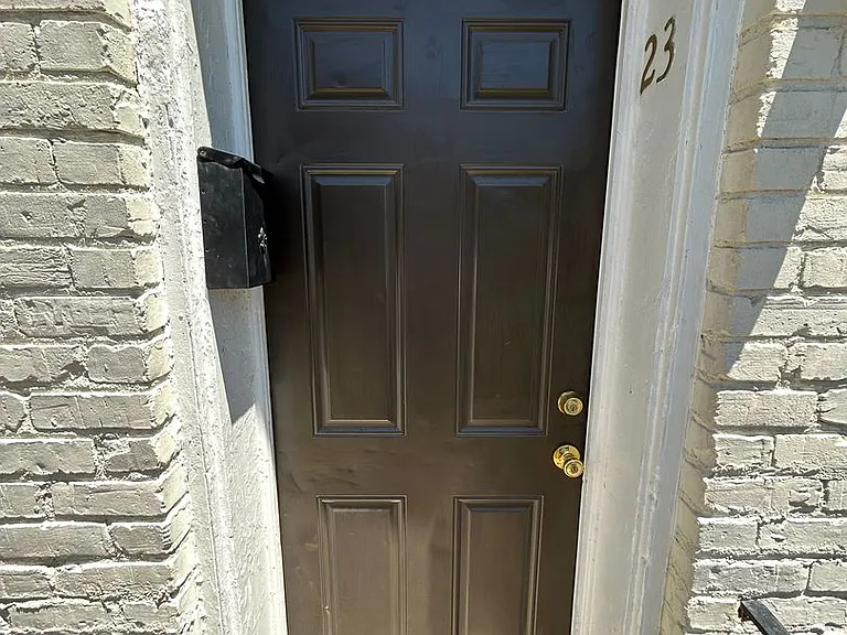 23 N Mulberry St — Photo 1