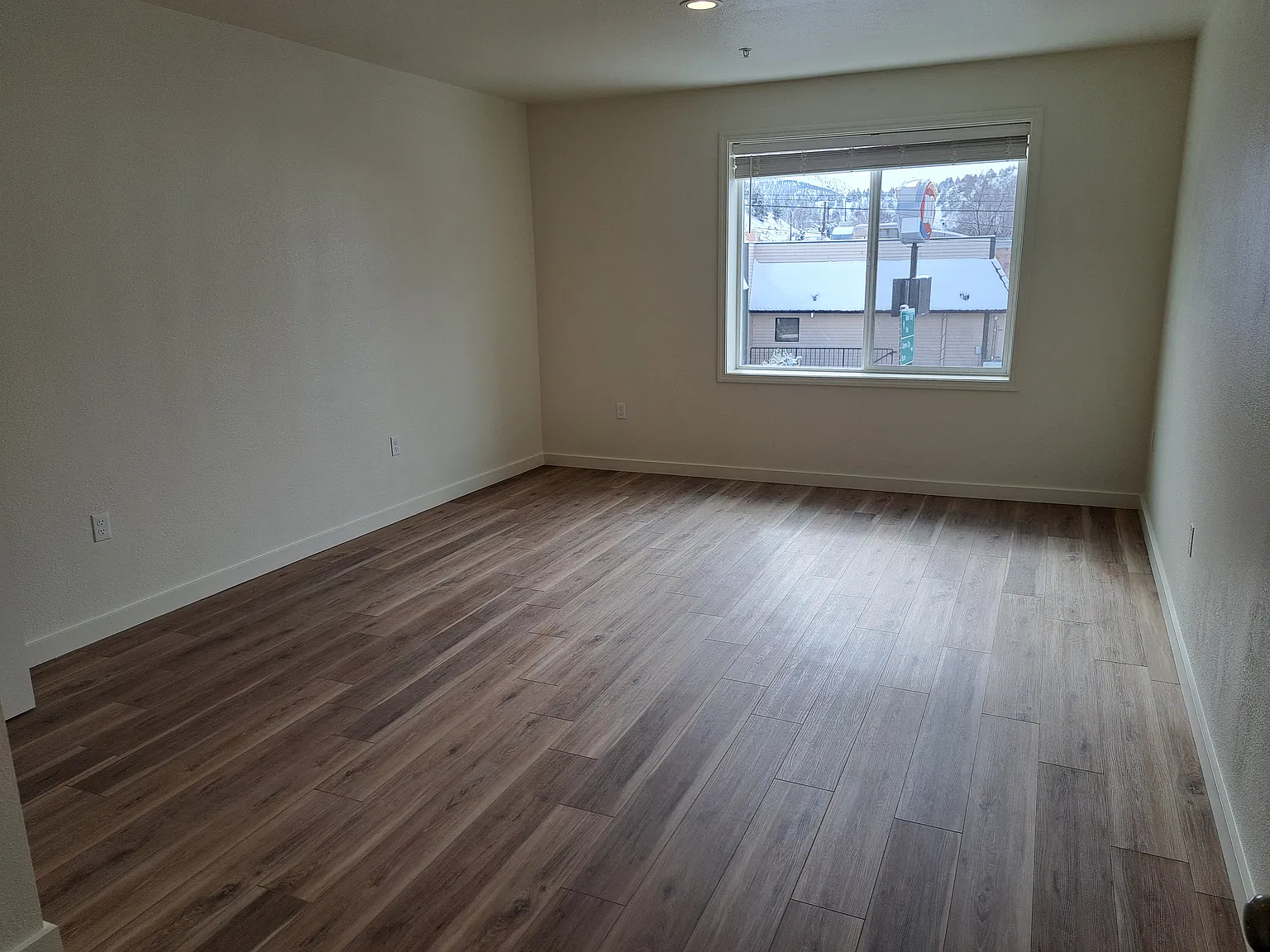 2 bed, 1000 sqft, $1,050 — Photo 4