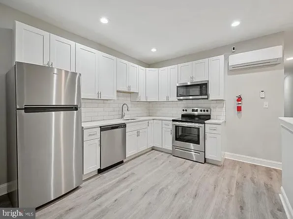 1236 W Airdrie St #B, Philadelphia, PA 19140