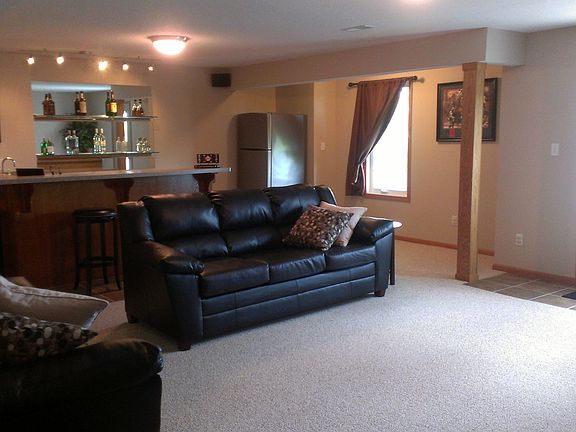 Basement Family Room Wet Bar