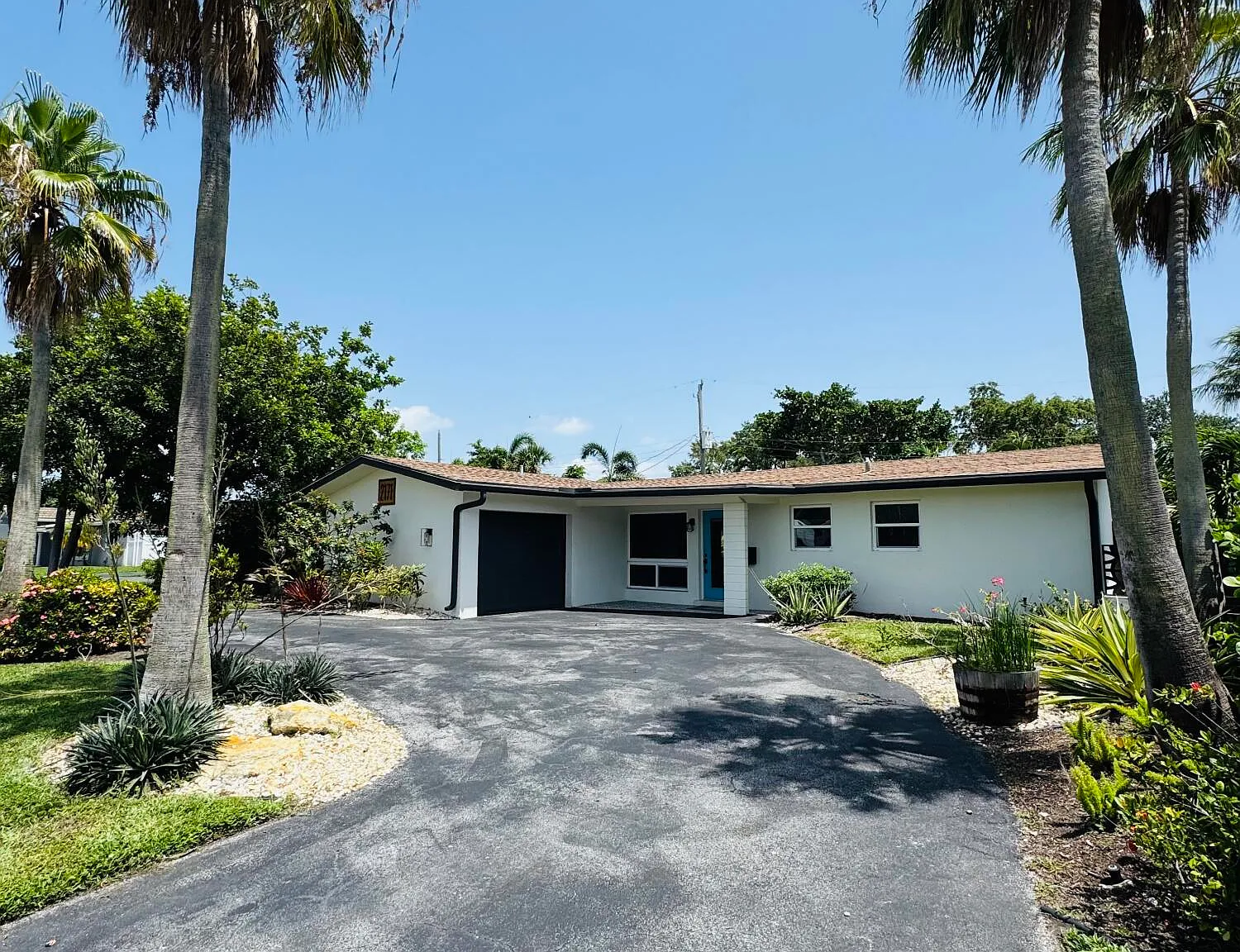 3 bed, 2.0 bath, 1236 sqft, $4,850 — Photo 3