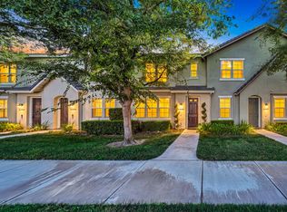 24063 Avocado Ln, Valencia, CA 91354