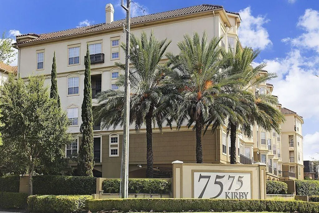 2 bed, 2.0 bath, 1209 sqft, $1,800 — Photo 2