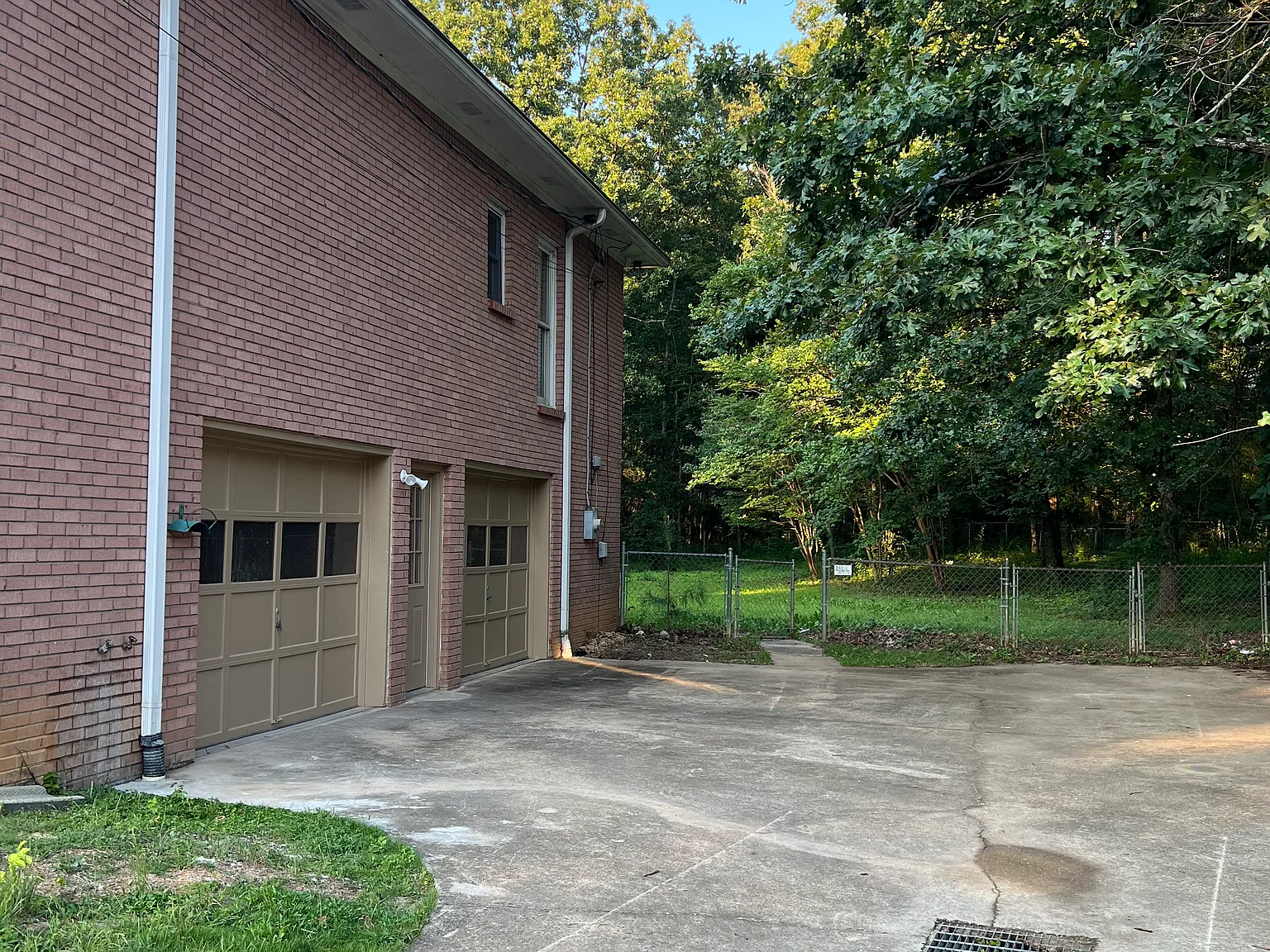 5 bed, 4020 sqft, $3,300 — Photo 4