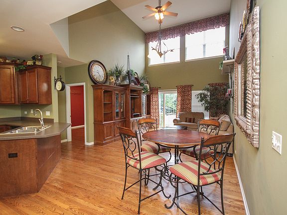 3rd image of 2027 Canyon Creek Dr #2027