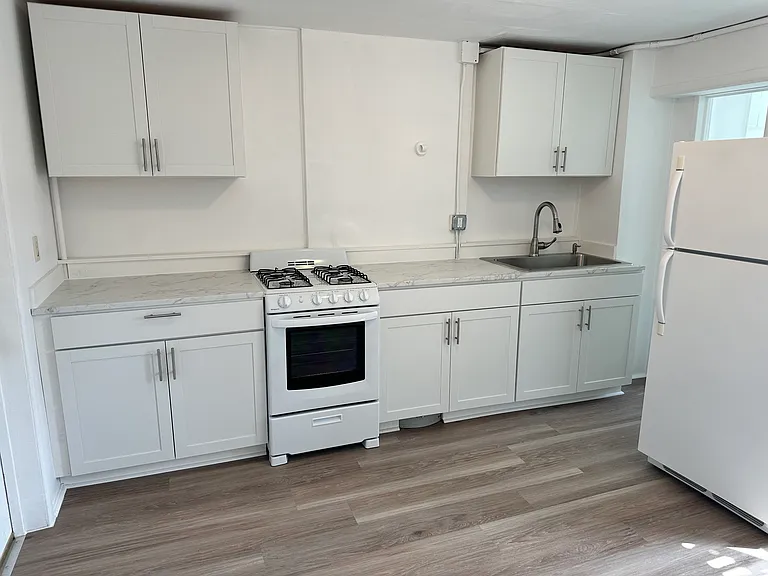 51 N Chestnut St #2 — Photo 2