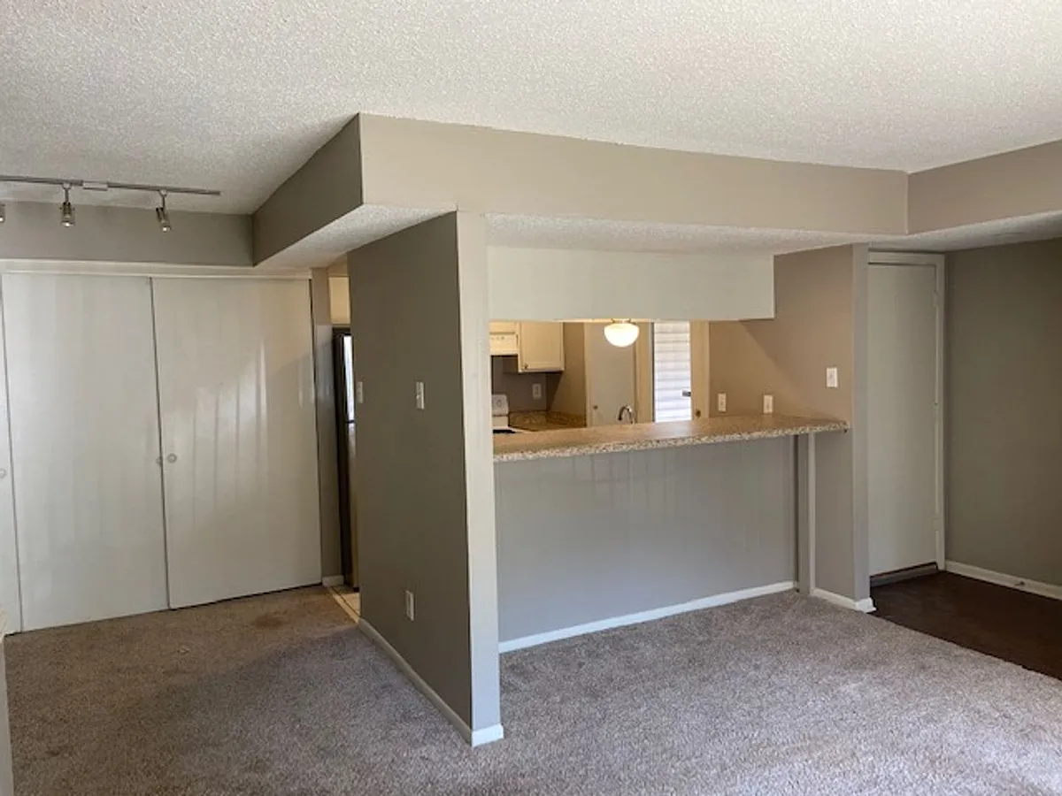Building Photo - 6680 Whispering Oak Pl #1