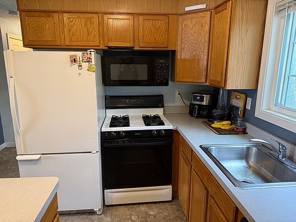 3rd image of 18 A St