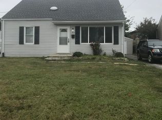 1913 Hikes Ln, Louisville, KY 40218
