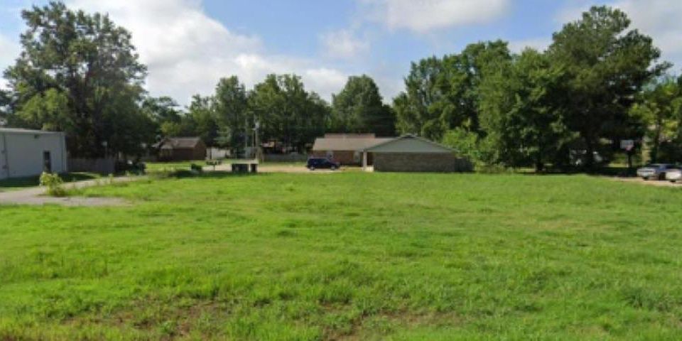 1st image of 3900 E Highland Dr