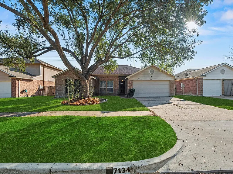 7134 Prairie Village Dr — Photo 1