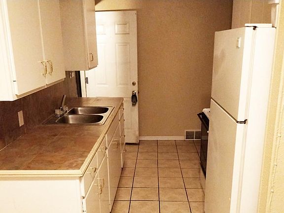 3rd image of 886 N Laverde Ave