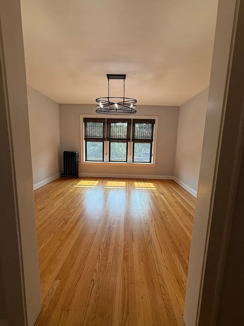 Building Photo - 2129