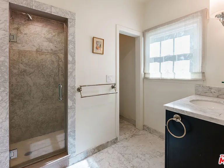1014 N Doheny Dr — Photo 21