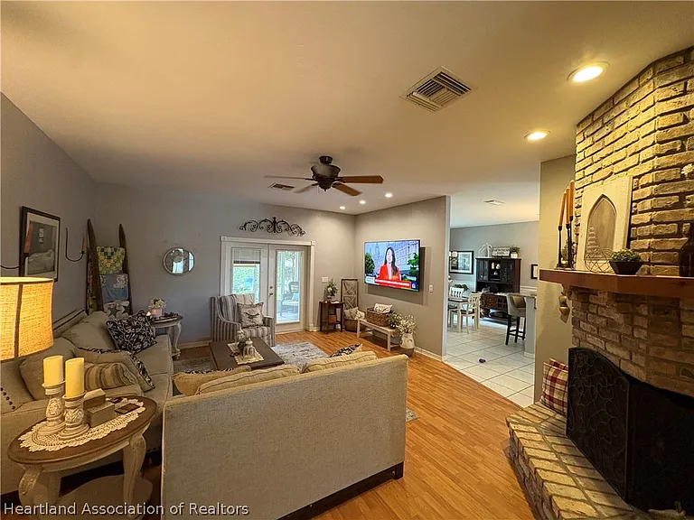 2843 Meadowood Ln — Photo 5