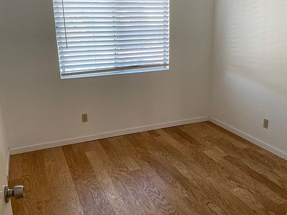 5th image of 1582 Thorncrest Dr