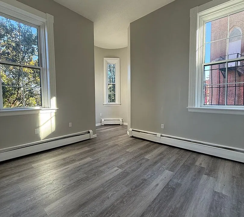 10 Grand St