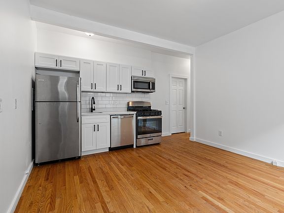 4th image of 374 Orchard St APT 3