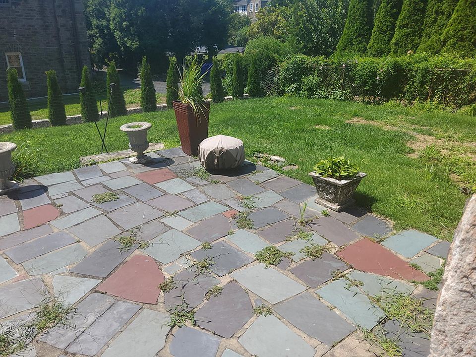1st image of 322 Gerard Ave