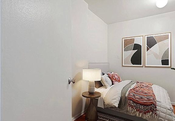 3rd image of 100 W 12th St APT 4H