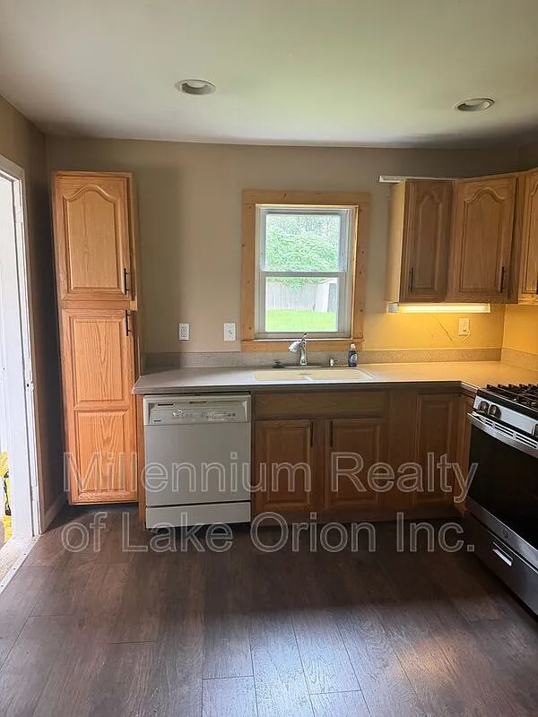 2 bed, 1.0 bath, 666 sqft, $1,500 — Photo 3