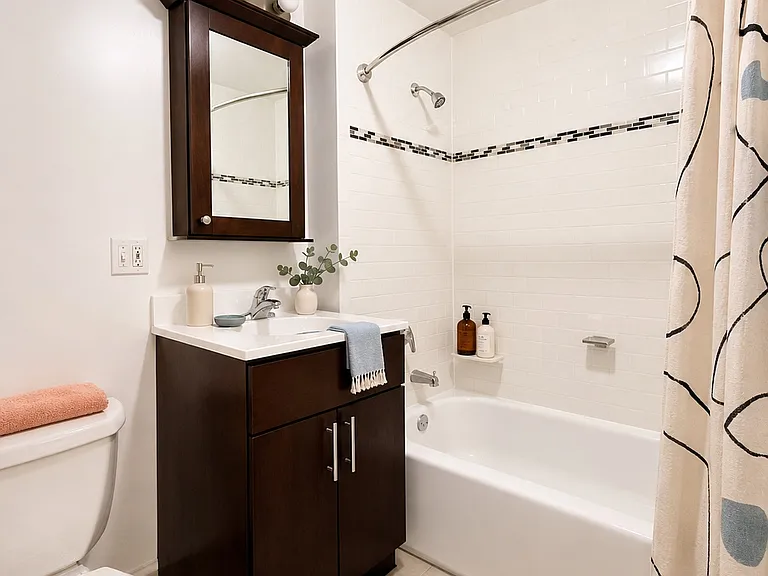 4469 Broadway #301 — Photo 4