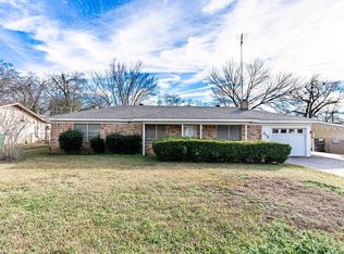 212 Crest Dr, Palestine, TX 75801