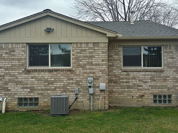 4th image of 41565 Janet Cir