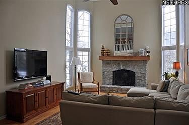 5th image of 2946 Forest Lake Dr