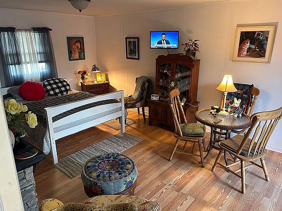 4th image of 943 Old York Rd