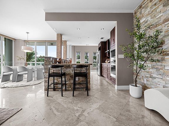 5th image of 2645 S Bayshore Dr APT 304