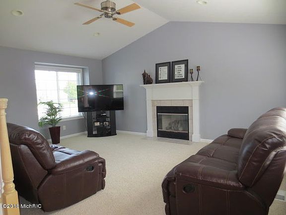 4th image of 2201 Kinnrow Ave NW