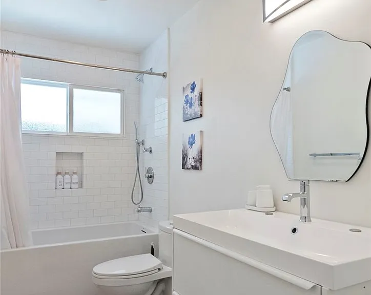 24136 Kittridge St — Photo 15