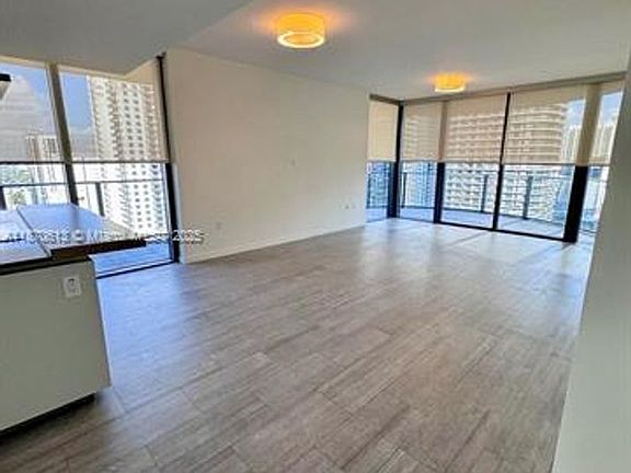 5th image of 1000 Brickell Plz #2312