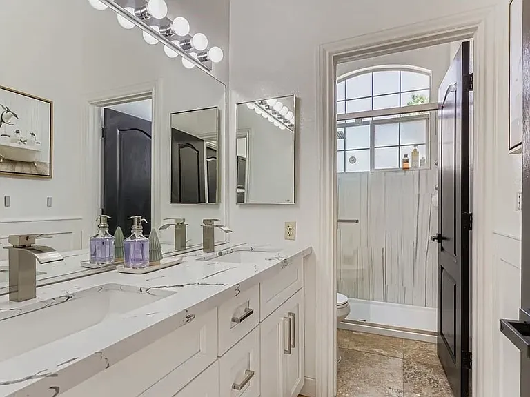 2743 Woodbine Ave — Photo 12