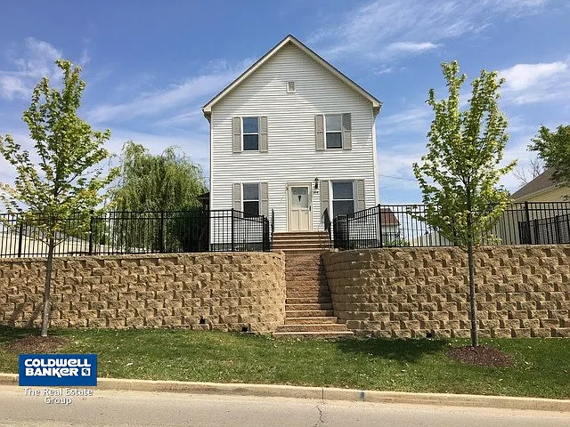 318 Walnut St photo 1