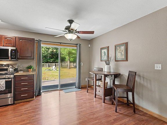 4th image of 550 W Forest Park Rd