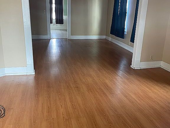 3rd image of 220 E Will Rogers Blvd