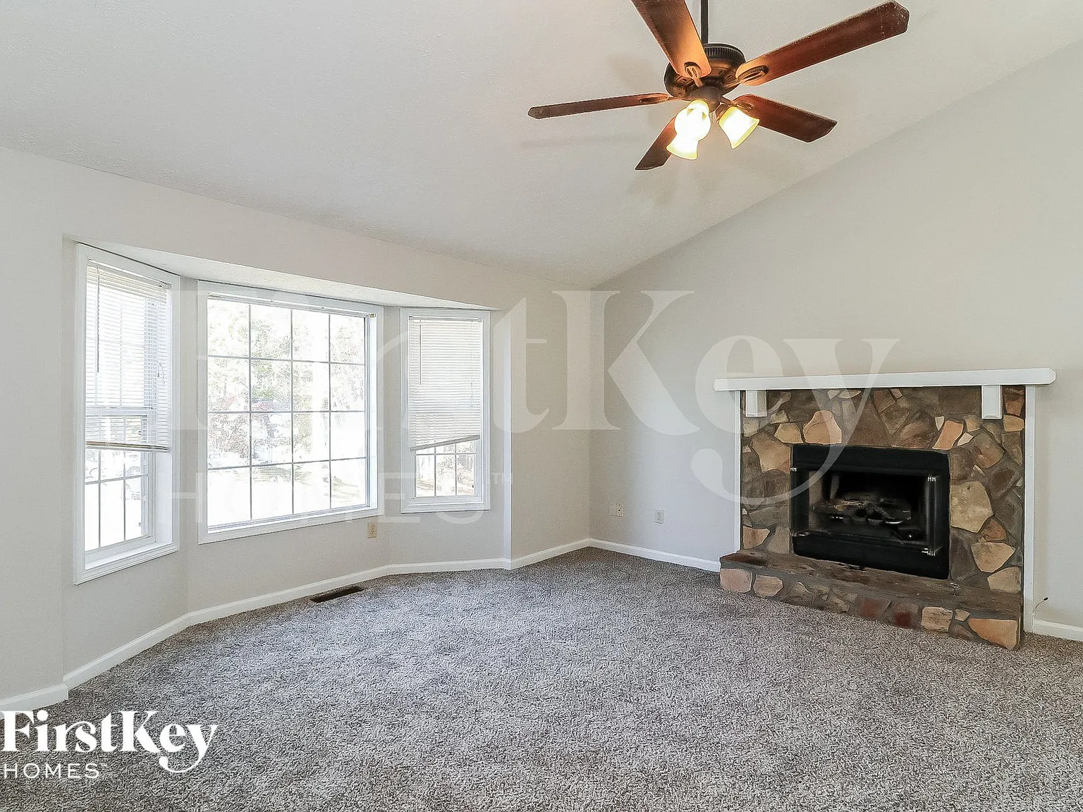 4 bed, 3.0 bath, 2076 sqft, $2,420 — Photo 3
