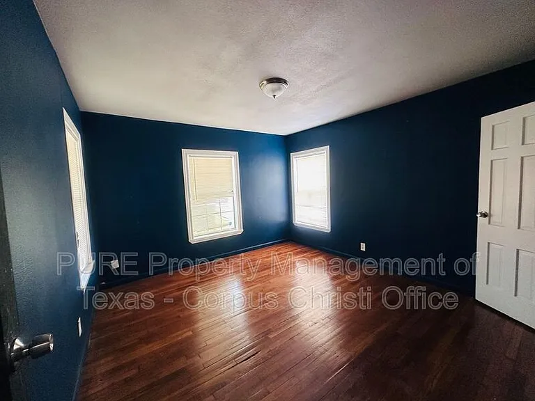 1325 Tyler Ave — Photo 10
