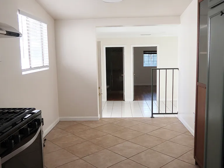 2226 E Poppy St — Photo 14
