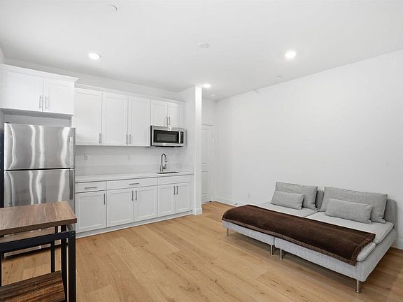 4th image of 30477 Waterline Dr