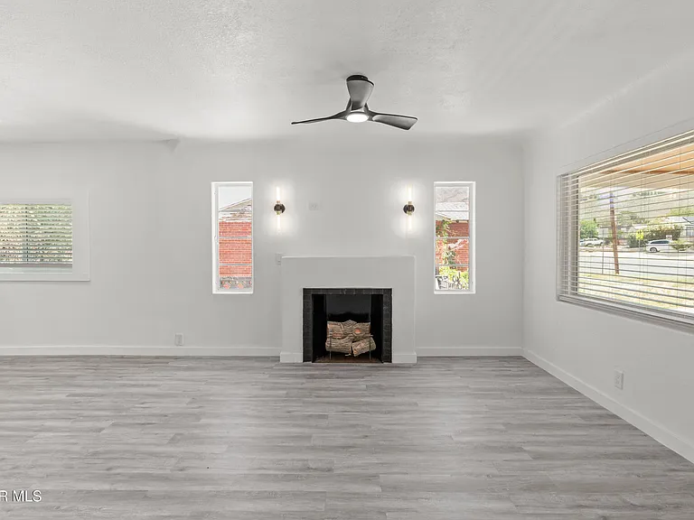 3221 N Stanton St — Photo 7