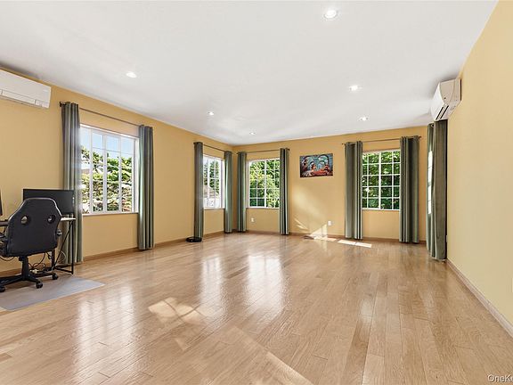 5th image of 216 Catherine Street