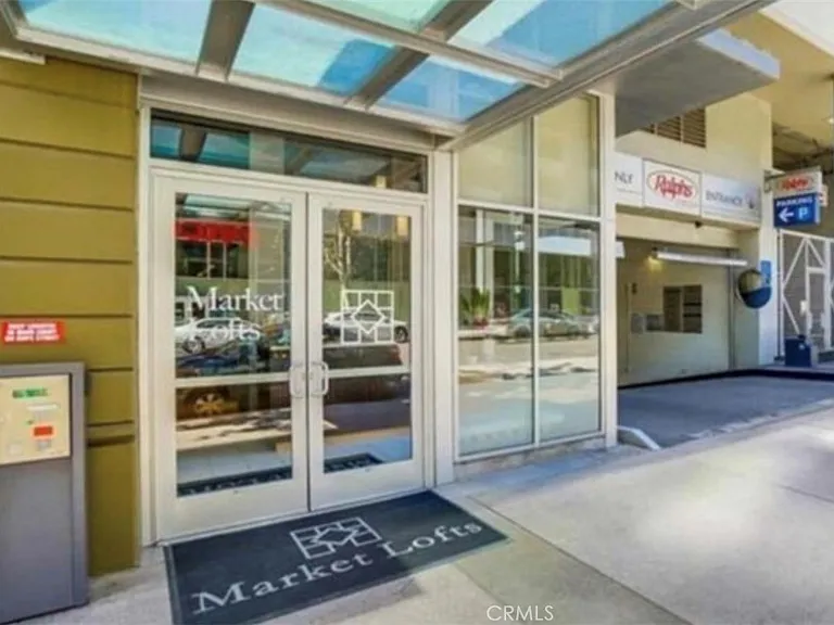 645 W 9th St #508 — Photo 20