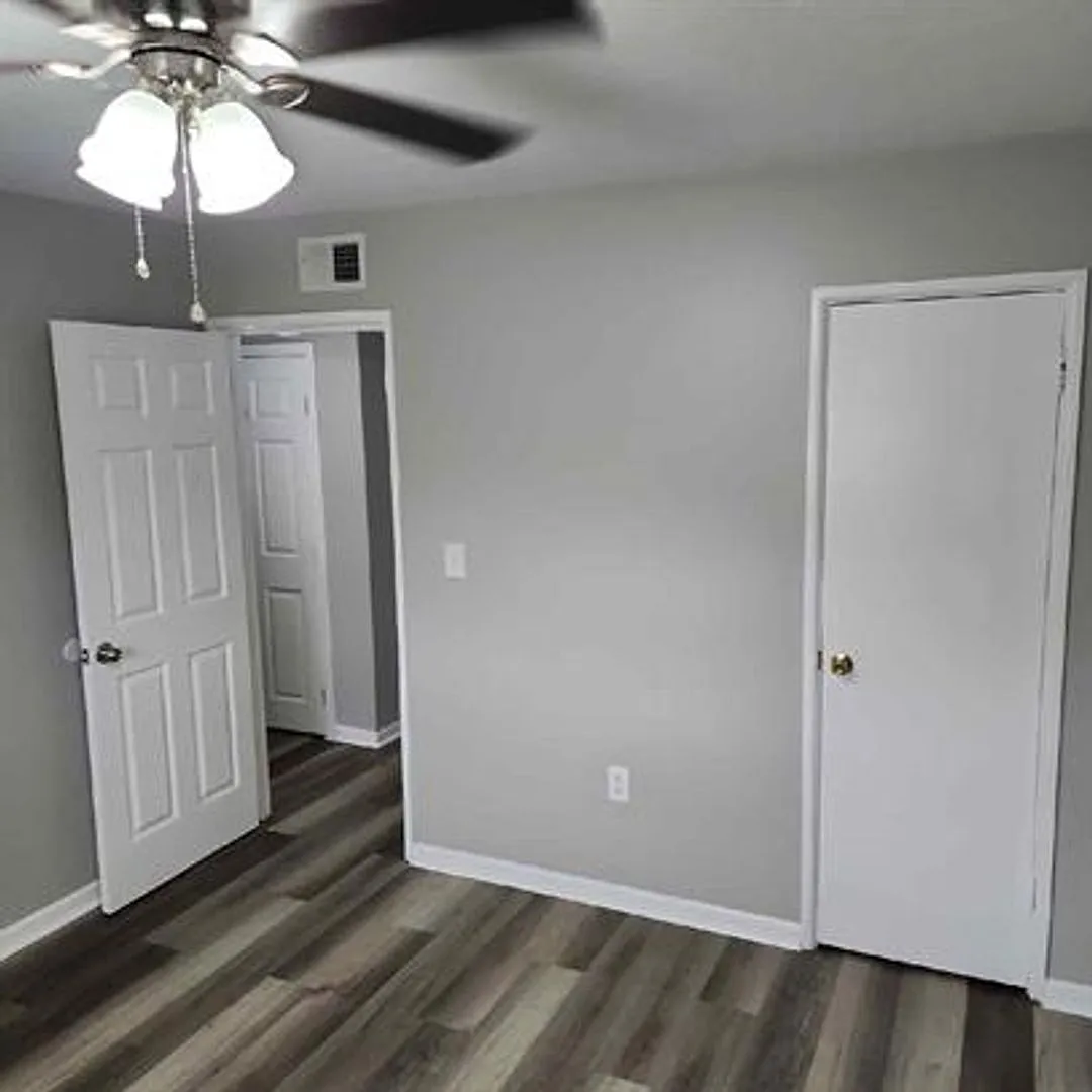Woodbrook — Photo 2