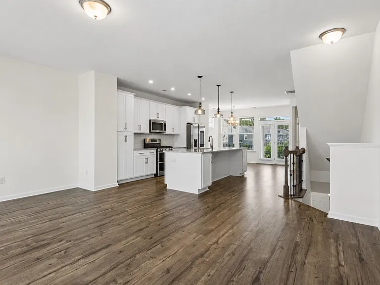1550 Green Hill St — Photo 7