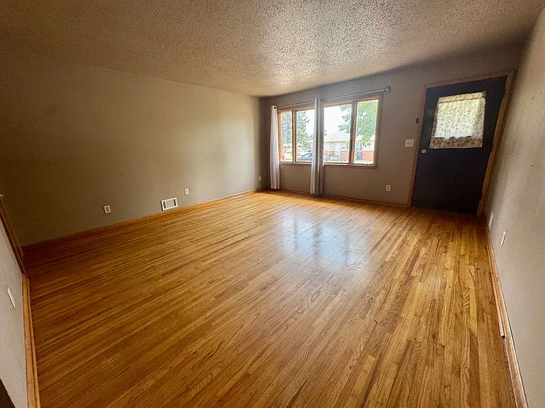 1716 Porter Ave — Photo 2